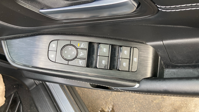 Nissan Qashqai 1.3 DiG-T MH N-Connecta 5dr Petrol Hatchback